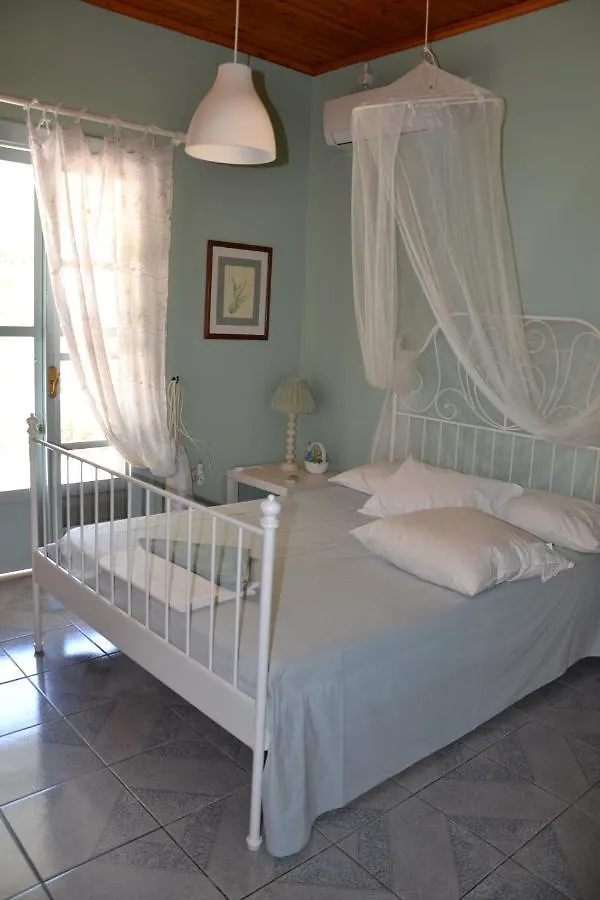 Mihaila Seaside: 2 Bedroom Bungalows Kefalonia Esparta