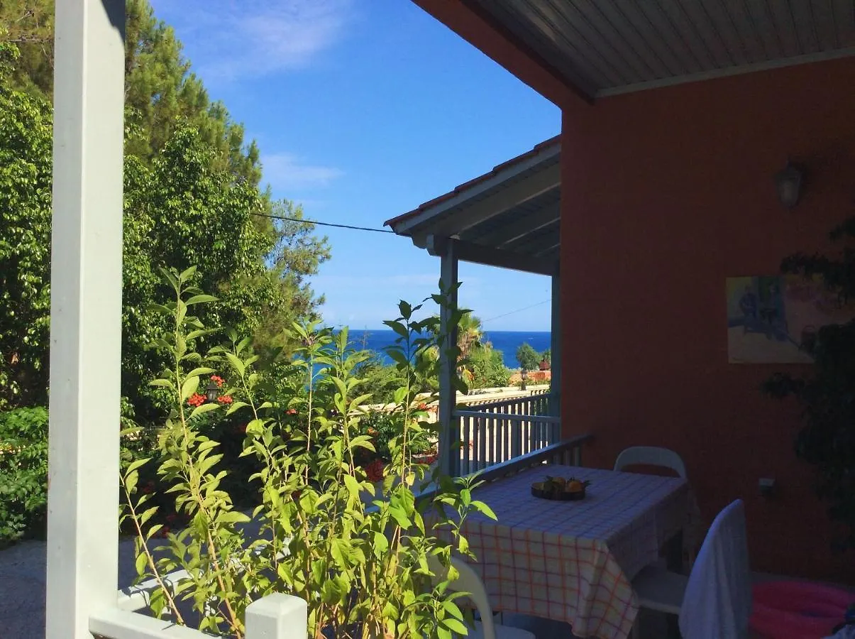Mihaila Seaside: 2 Bedroom Bungalows Kefalonia Esparta Сasa de vacaciones